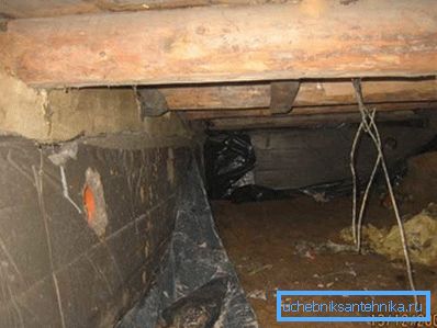 Example of a hole in the foundation under the pipe Example of a hole in the foundation under the pipe