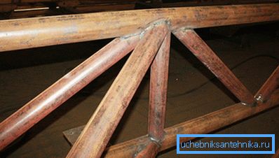 An example of a complex round tube truss An example of a complex round tube truss