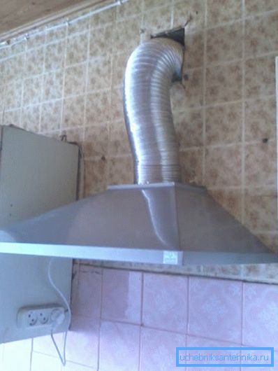 Example of removing the pipe into the ventilation shaft Example of removing the pipe into the ventilation shaft