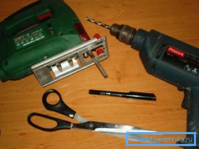 Something like this looks like a set for cutting the tabletop, you will need scissors if you cut a piece of washing from cardboard Something like this looks like a set for cutting the tabletop, you will need scissors if you cut a piece of washing from cardboard