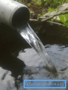 Continue cleaning until the water is clear and transparent.