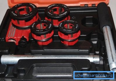 Professional set of screw plates for pipe work Professional set of screw plates for pipe work