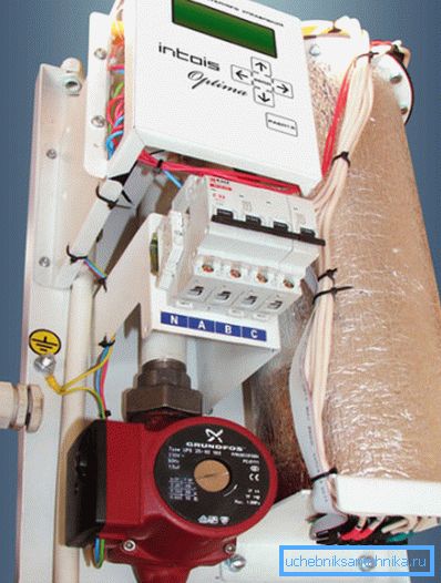 The manufacturer equipped the electric boiler with a pump The manufacturer equipped the electric boiler with a pump