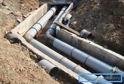 Laying of pipelines in a tray. Laying of pipelines in a tray.