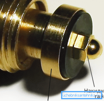 Gasket protected by metal