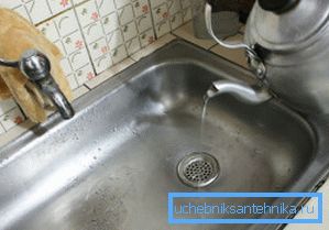 Rinse the pipes with hot water Rinse the pipes with hot water