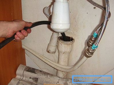 906 Washing the sewage with water