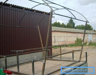A simple gazebo with its own hands from the pipes can be assembled not only quickly, but also qualitatively A simple gazebo with its own hands from the pipes can be assembled not only quickly, but also qualitatively