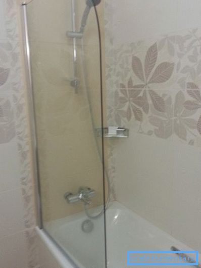 The simplest way to make a shower using a homemade glass partition The simplest way to make a shower using a homemade glass partition
