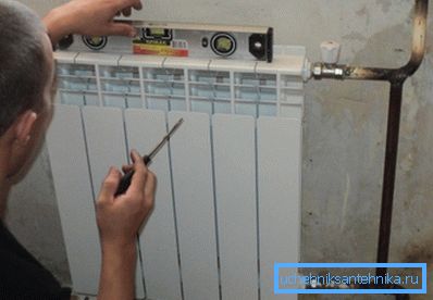 The process of mounting an aluminum radiator The process of mounting an aluminum radiator