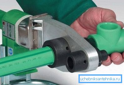 The process of melting plastic soldering iron The process of melting plastic soldering iron