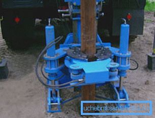 The construction process ends with the installation of the longest - operational - columns. The construction process ends with the installation of the longest - operational - columns.