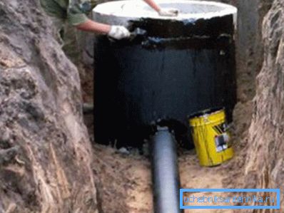 The process of sealing seams bitumen mixture.