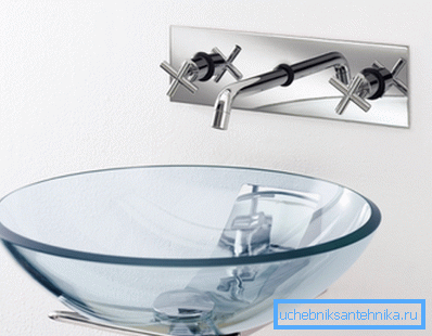 Transparent bowl on a thin bracket made of chrome steel. Transparent bowl on a thin bracket made of chrome steel.