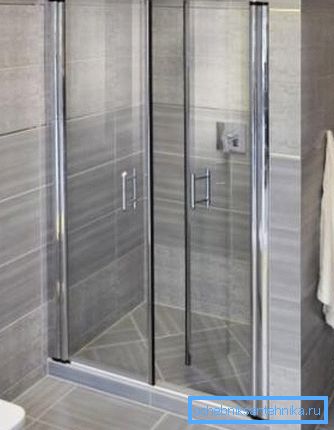 Transparent doors are a good choice for bath or shower. Transparent doors are a good choice for bath or shower.