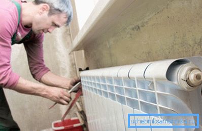 The radiator can only be unscrewed when valves are shut off. The radiator can only be unscrewed when valves are shut off.