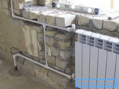 Radiator mounted in a niche. Radiator mounted in a niche.