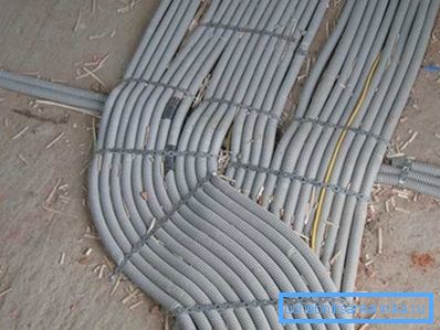 Layout of wiring on floor in flooring Layout of wiring on floor in flooring