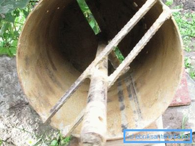 Struts made of reinforcement reliably fix the axis and strengthen the structure Struts made of reinforcement reliably fix the axis and strengthen the structure