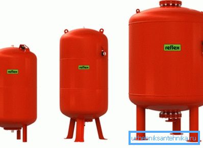 The expansion tank compensates for an increase in the volume of coolant when heated. The expansion tank compensates for an increase in the volume of coolant when heated.