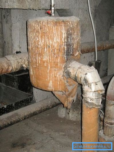 Expansion tank with discharge to sewer. Expansion tank with discharge to sewer.
