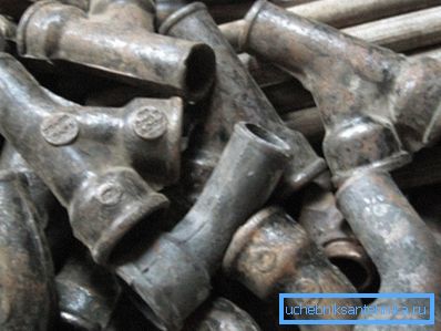 Flare fittings for mounting cast iron sewers. Flare fittings for mounting cast iron sewers.