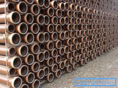 Flared ceramic sewer pipe. Flared ceramic sewer pipe.