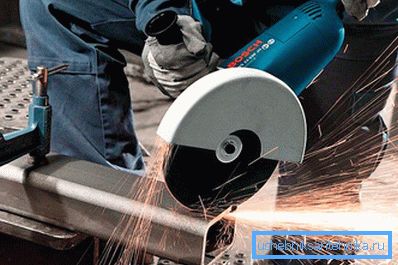 We cut at an angle the profile pipe by marking We cut at an angle the profile pipe by marking