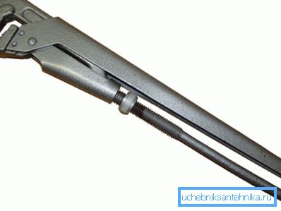 Adjustable wrench - an indispensable tool in the installation of plumbing Adjustable wrench - an indispensable tool in the installation of plumbing