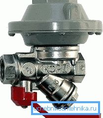 The pressure regulator can also shut off the flow through the valve. The pressure regulator can also shut off the flow through the valve.