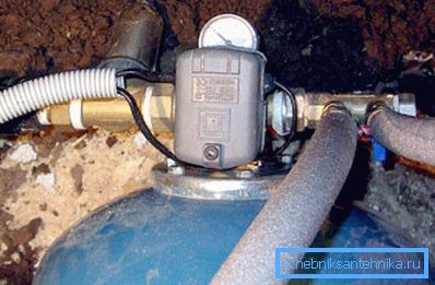 Pressure switch installed on the hydroaccumulator. Pressure switch installed on the hydroaccumulator.