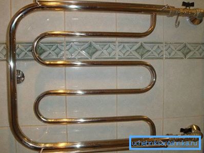 Repair plumbing in the bathroom allows you to install a heated towel rail
