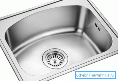 The outlet grating is pressed directly to the sink. The gasket stands under the sink. The outlet grating is pressed directly to the sink. The gasket stands under the sink.