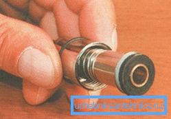 The rubber gasket at the shower hose in the bathroom eventually loses its properties and begins to run water The rubber gasket at the shower hose in the bathroom eventually loses its properties and begins to run water