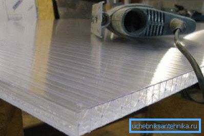 Cutting material with power tools. Cutting material with power tools.