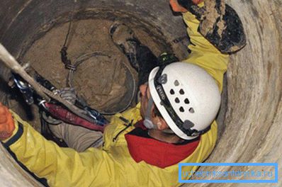 Manual method of cleaning the well. Manual method of cleaning the well.