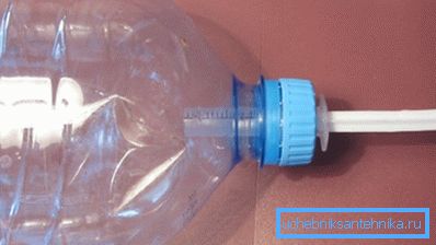 Washstand of a plastic bottle and syringe Washstand of a plastic bottle and syringe