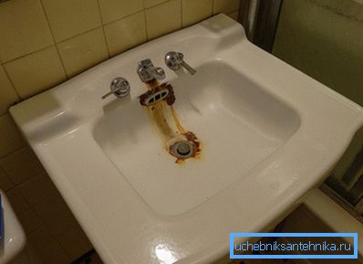 Rusting cast iron washbasin Rusting cast iron washbasin