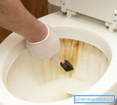 Rusty smudges on the walls of the toilet. Rusty smudges on the walls of the toilet.