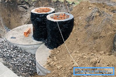 1138 Self-made septic tank of concrete rings