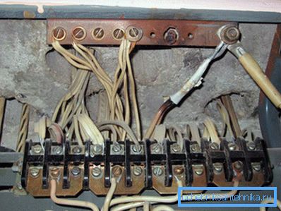 Independent grounding exhaust. Independent grounding exhaust.