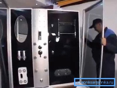 Assembly of a hydromassage box