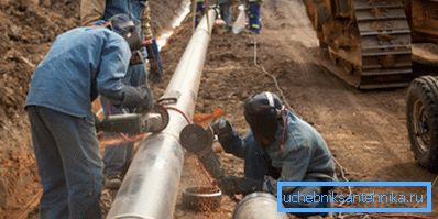 Assembly of the steel pipeline. Assembly of the steel pipeline.