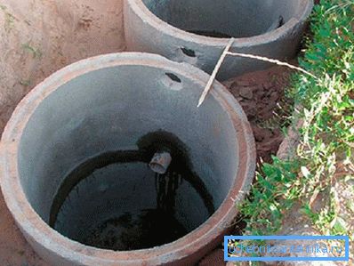 1166 Septic tanks are connected by a pipe.