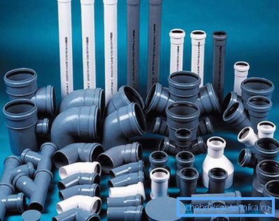 2792 Gray and white sewer pipes