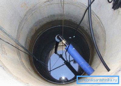 Well shaft with submersible pump Well shaft with submersible pump