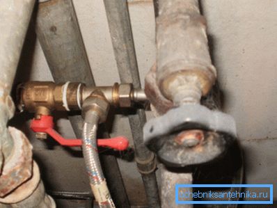 Ball valve fits perfectly not only in the new, but also in the old plumbing system Ball valve fits perfectly not only in the new, but also in the old plumbing system