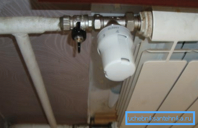 The ball valve with a 3: 4 spacing allows you to install and remove radiators without any problems. The ball valve with a 3: 4 spacing allows you to install and remove radiators without any problems.