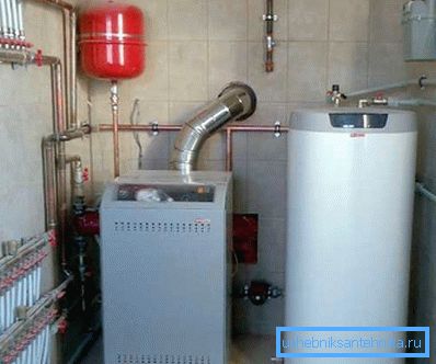 The scheme of a closed heating system may include two boilers operating on different types of fuel, this will ensure that the house will have heat even if one of the heat generators breaks The scheme of a closed heating system may include two boilers operating on different types of fuel, this will ensure that the house will have heat even if one of the heat generators breaks