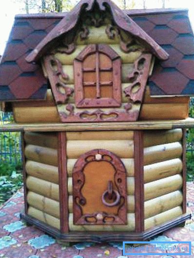 Hexagon log house on the well. Hexagon log house on the well.